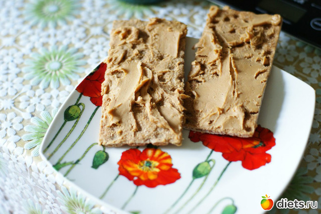 Хлебцы с арахисовой пастой и бананом