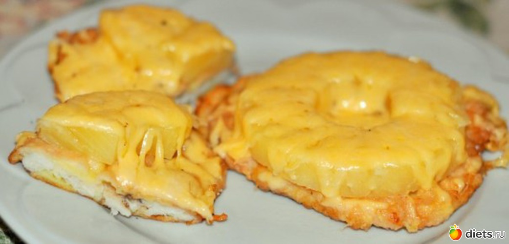 Куриные кусочки с ананасом. Курица с ананасами в духовке под сыром. Филе с ананасами и сыром в духовке. Отбивная с ананасом и сыром в духовке. Филе курицы с ананасами и сыром в духовке.