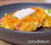 Картофельные вафли с беконом и сыром